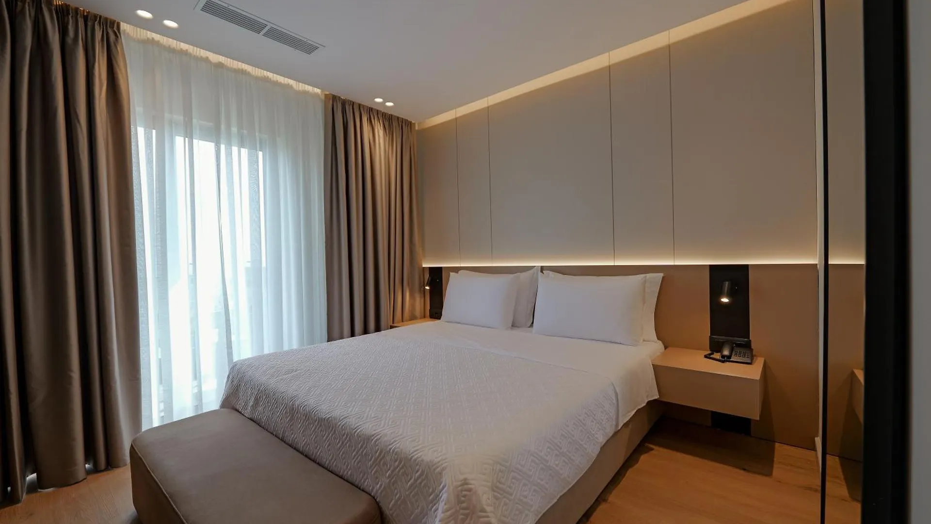 Hotel Teuta Saranda 4*,