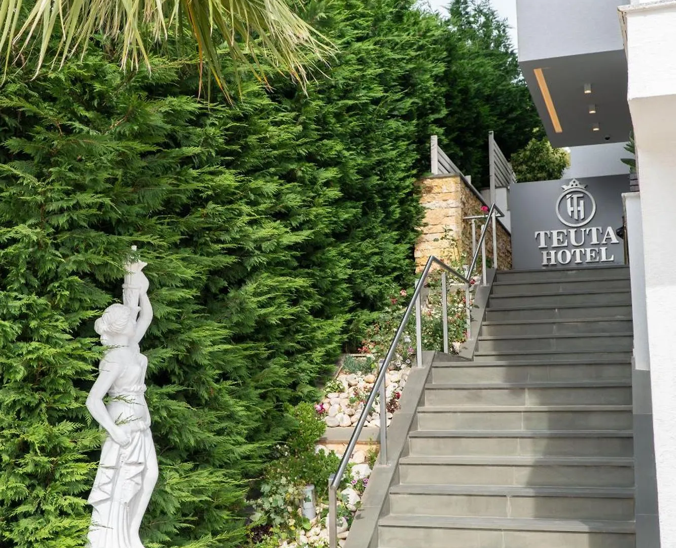 Hotel Teuta Saranda 4*,