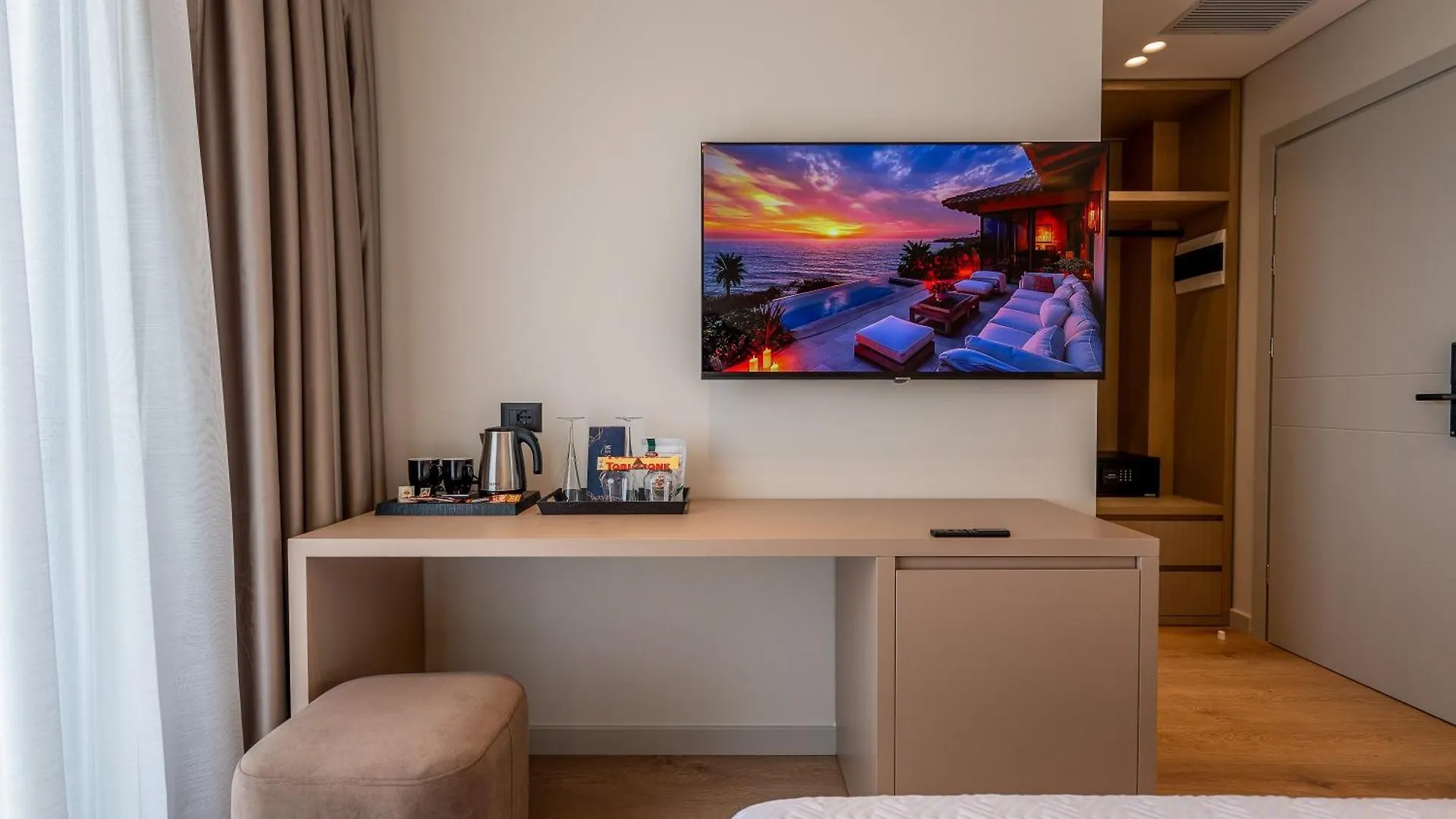 Hotel Teuta Sarandë 4*,  알바니아