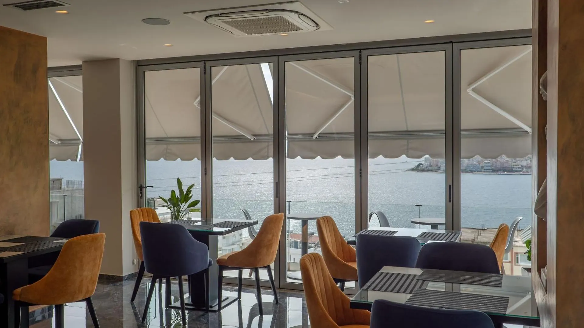 ****  Hotel Teuta Sarandë Albania
