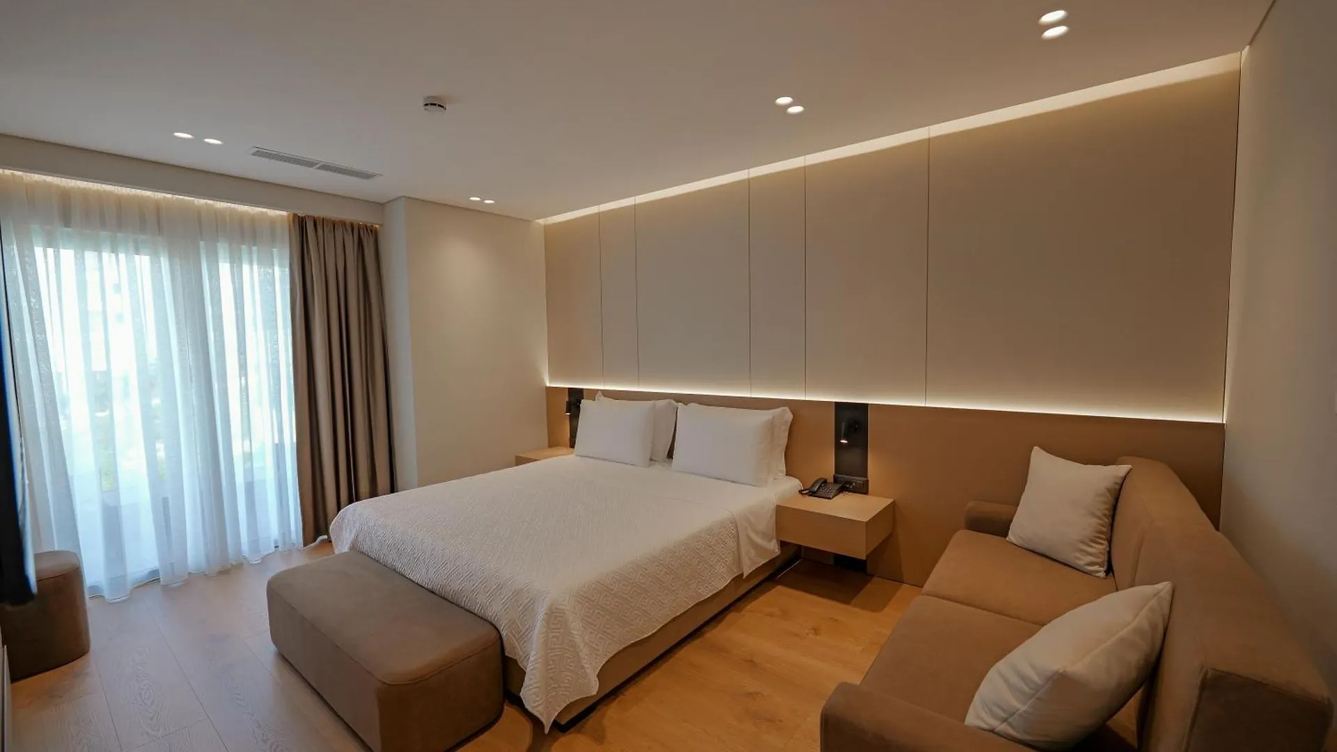 Hotel Teuta Sarandë 4*,