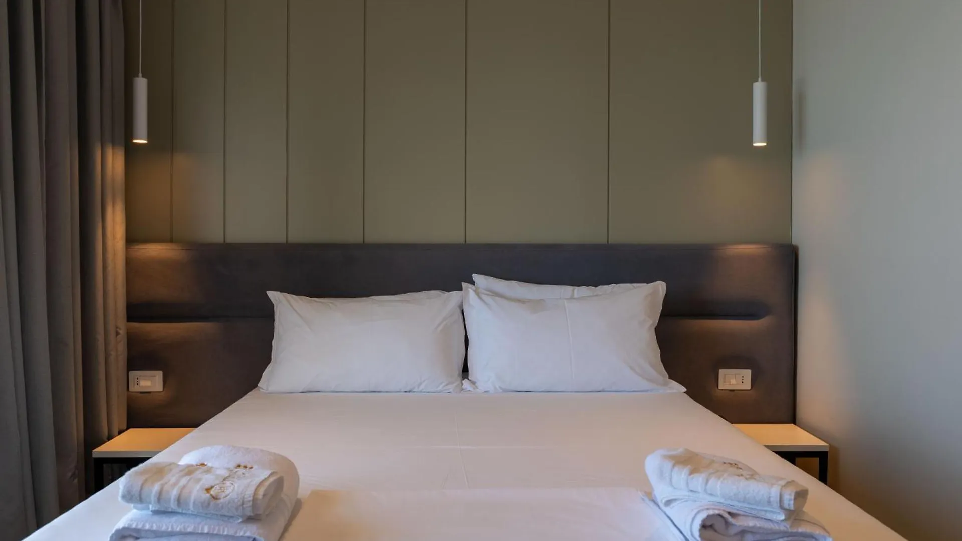 Hotel Teuta Sarandë 4*,  Albania